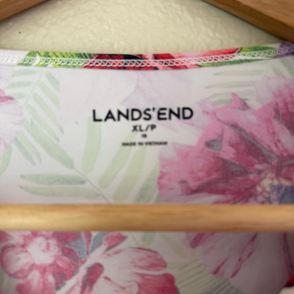 ❇️Lands' End Women's Vibrant Floral Long Sleeve Swim Tee 2 for $22❇️ - Picture 2 of 4
